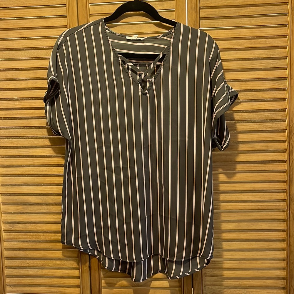 Maurices Blouse size L 100% polyester gray w/red/white pin stripe short sleeve